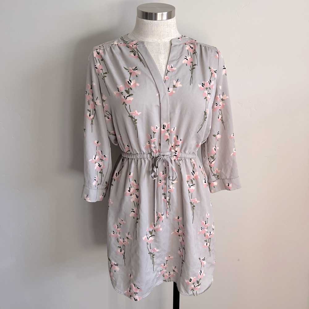 LOFT OUTLET - Floral Print Shirtail Hem Dress in dusky gray